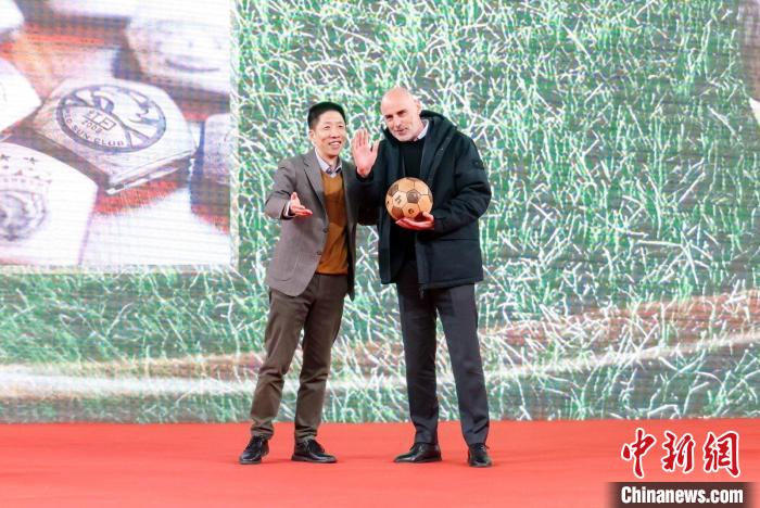 双冠上海海港点亮三星队徽，冀继续加大青训投