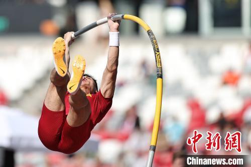 中国撑杆跳高双将晋级决赛 老将新秀共绘竞技图