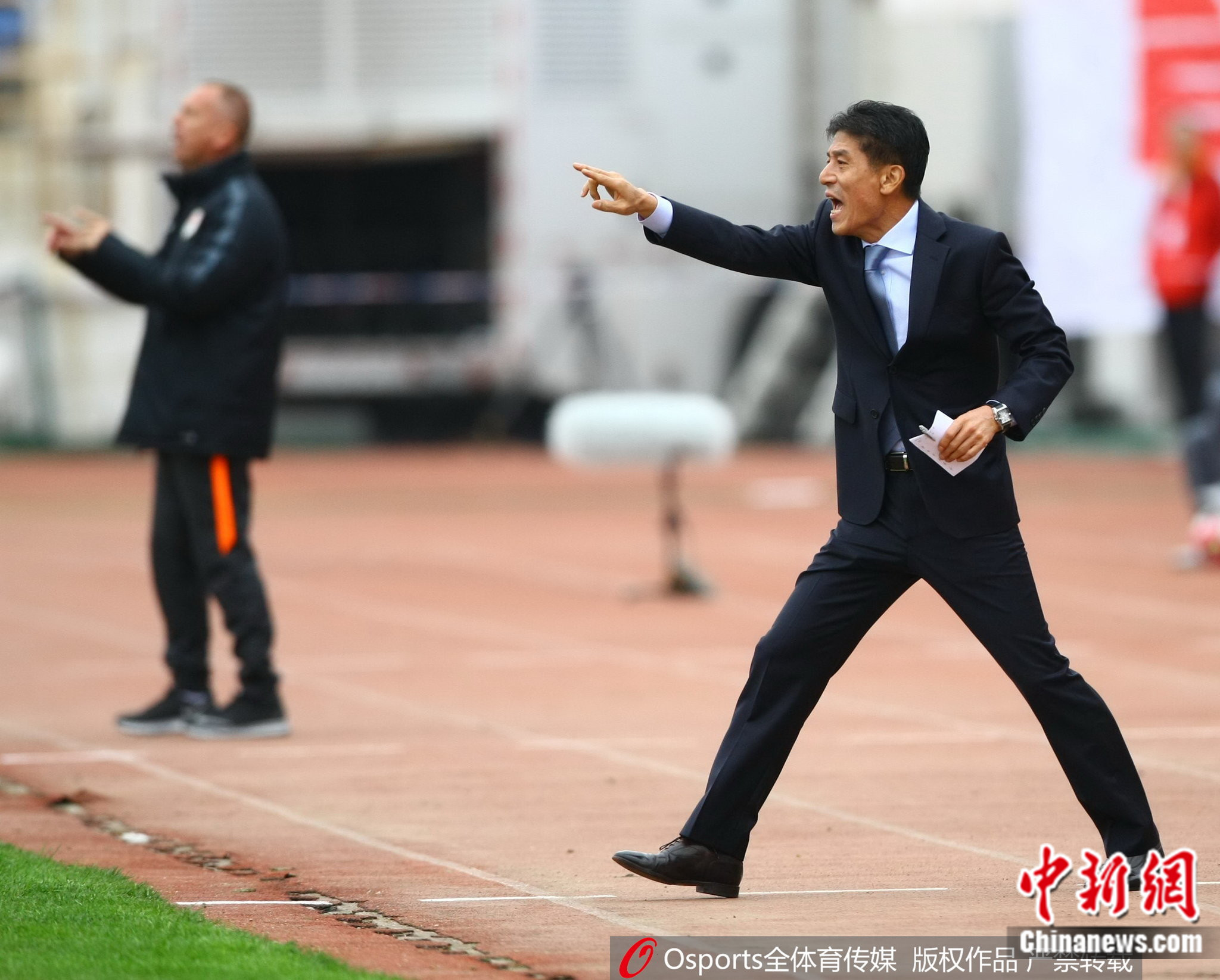 李章洙执教深圳队成第七支球队 66岁仍坚守足球