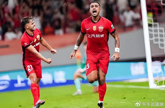 上港队2026赛季意外留用杨