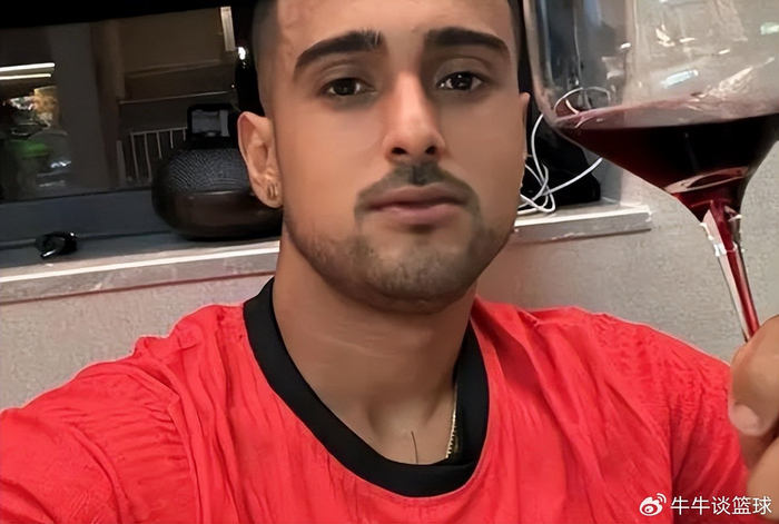 上港队2026赛季意外留用杨世元 张源加盟后老将坚