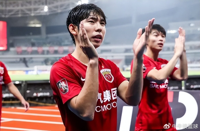 上港队2026赛季意外留用杨世元 张源加盟后老将坚