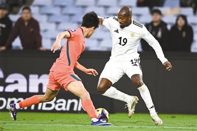 中国男足迎战喀麦隆，备