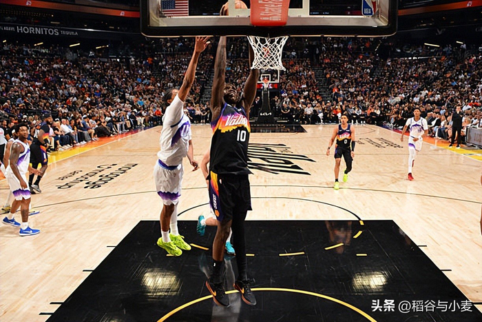太阳新星马卢阿奇砍下准两双率队大胜爵士创个