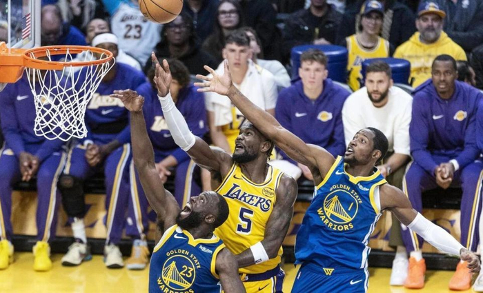 艾顿防守策略革新助力湖人净效率跃居队内前三