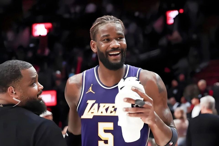 艾顿防守策略革新助力湖人净效率跃居队内前三