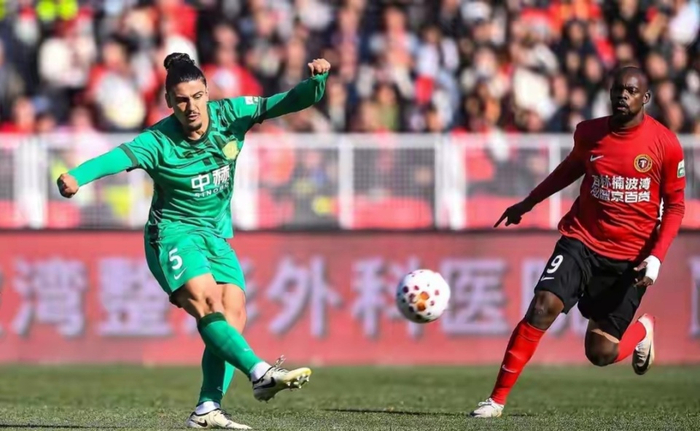 北京国安客场1-2不敌辽宁铁人 门将禁区外手球引